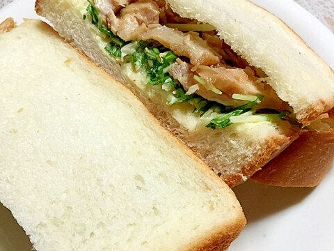 食べやすい！照り焼きチキンと水菜のサンドイッチ♪